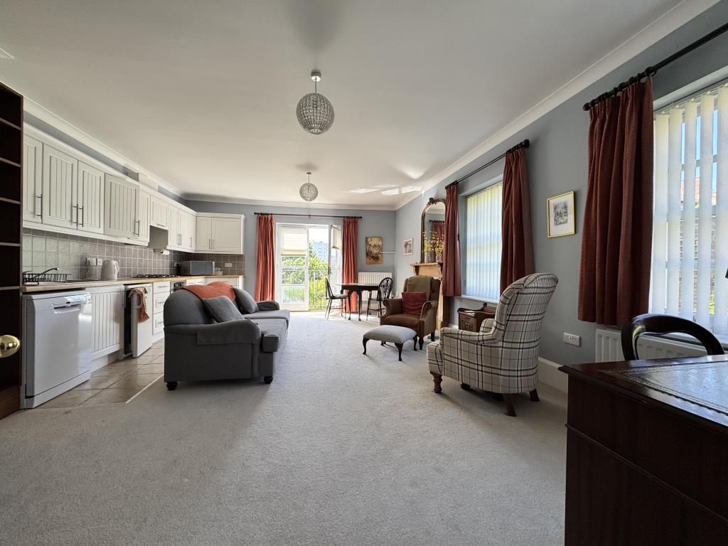 Lot: 138 - TWO-BEDROOM BUNGALOW WITH ANNEXE - Spacious living/dining room and kitchen areas (ground floor)